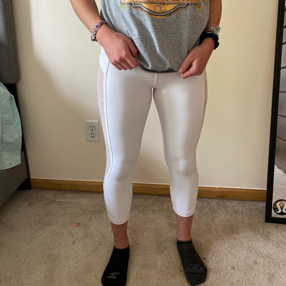 White Lace Lululemon Leggings Size 4 Cropped - Picture 2 of 3